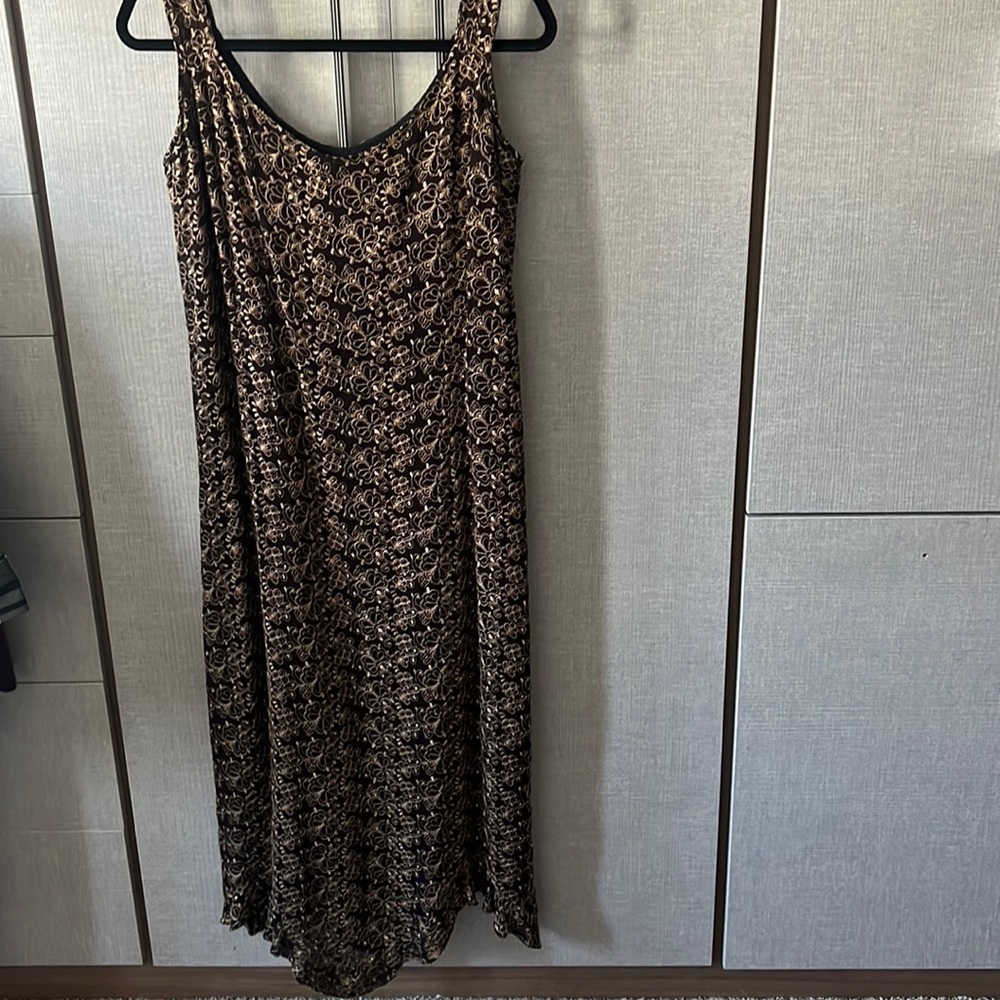 Beautiful embroidered dress with ruffle at hemline